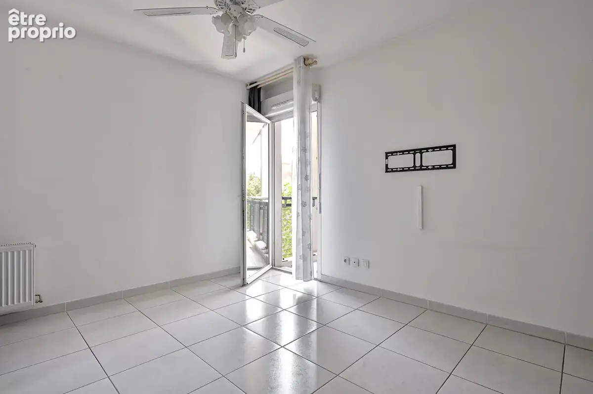Appartement T2 de 43m2 avec une terrasse de 10m2 et 1 parking en sous-sol à Marseille - photo 8