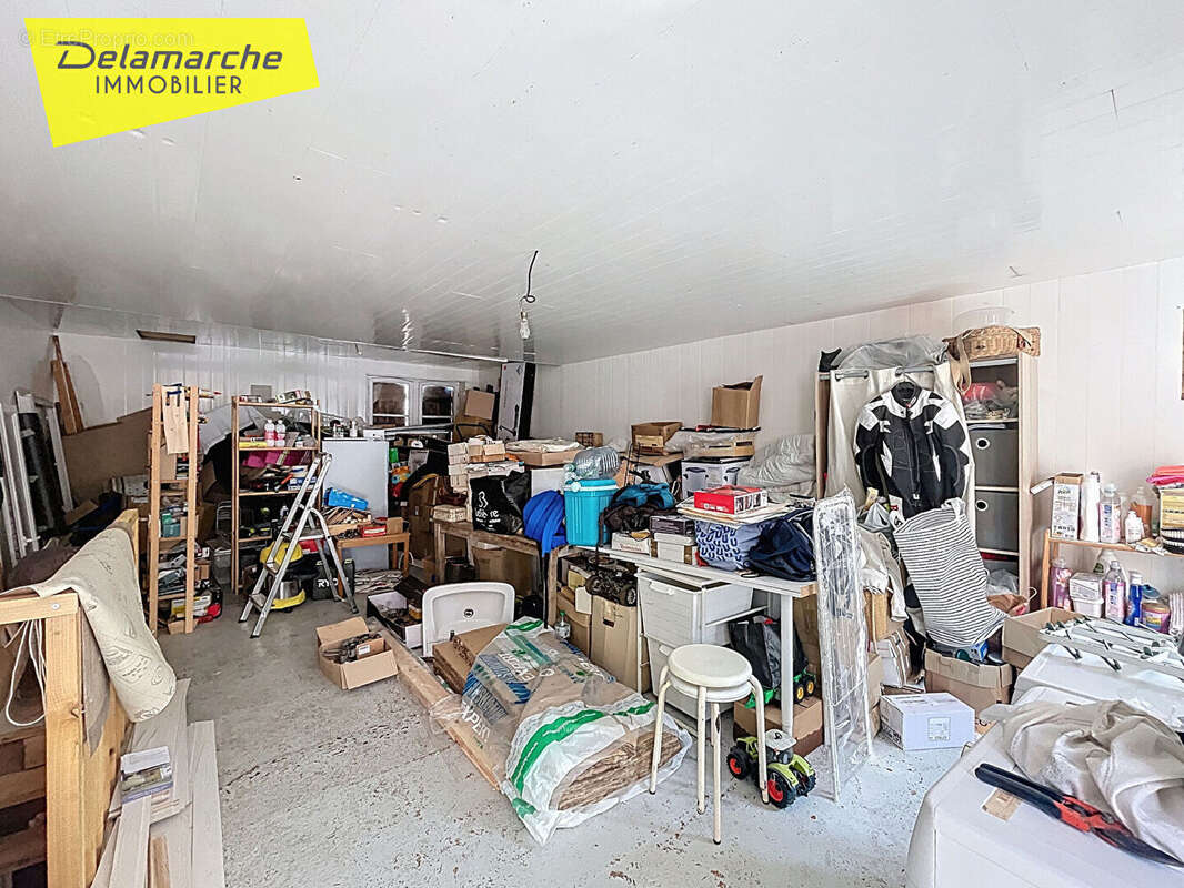 A vendre dans le bourg de CERENCES un immeuble à usage habitation et commercial - photo 14