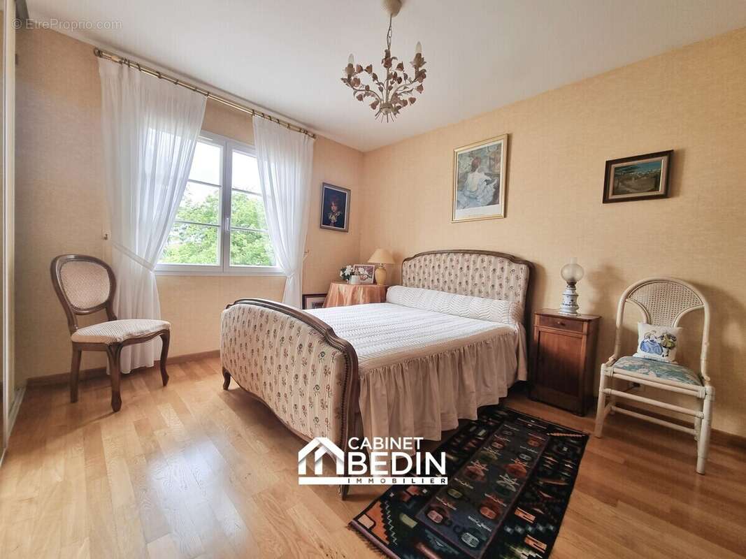 Maison 229 m² à Merignac  - photo 7