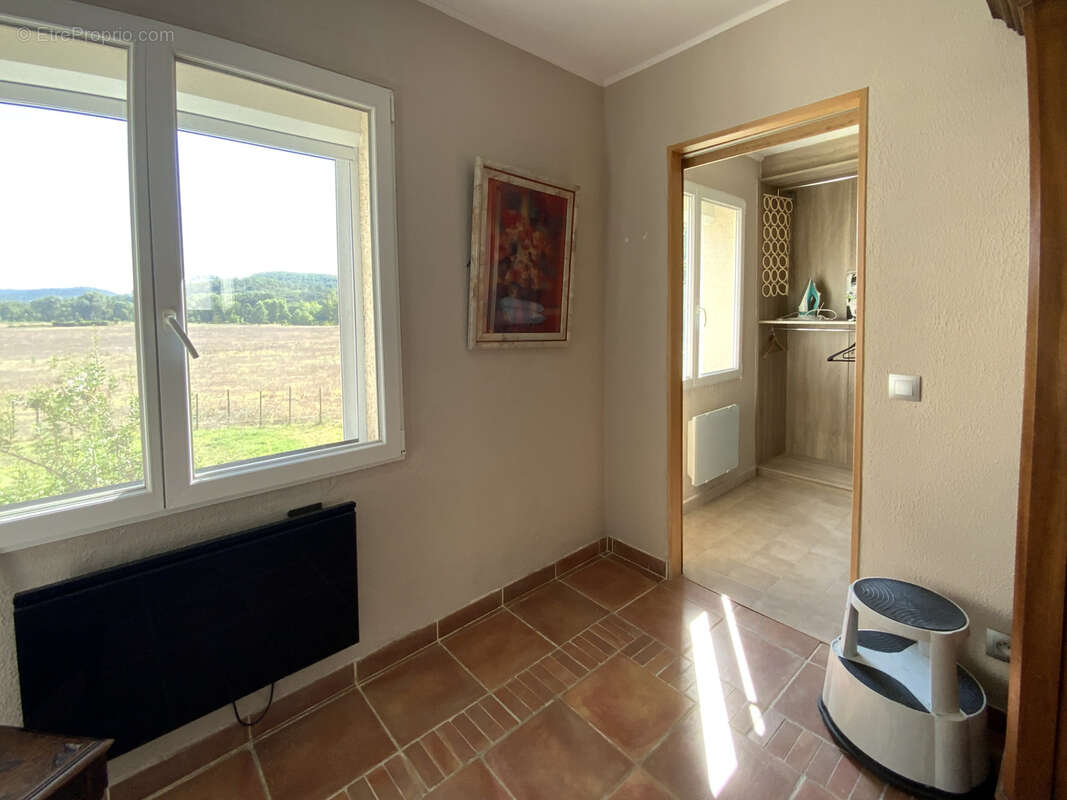 Propriété de 380 m2 avec vue panoramique sur les montagnes. - photo 9