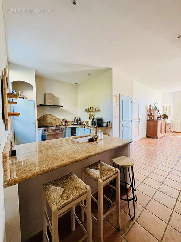Proche Carcassonne, grande villa 6 pièces, terrain 1700m2 - photo 4