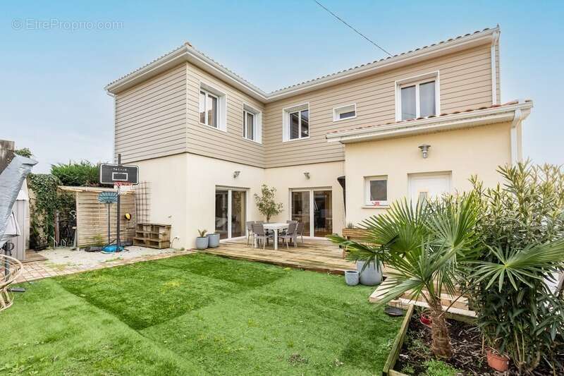 Maison à SAINT-SULPICE-ET-CAMEYRAC