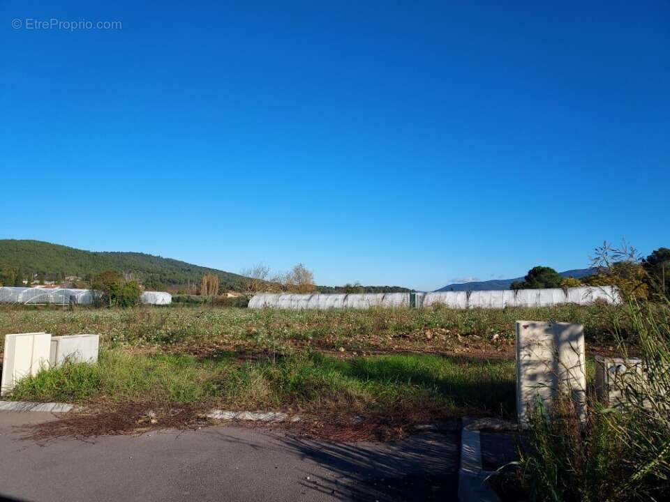Terrain à CARNOULES