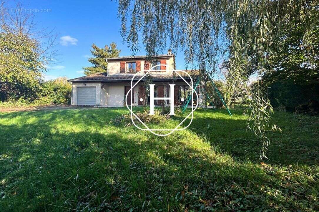 Maison à SAINT-DENIS-LES-BOURG