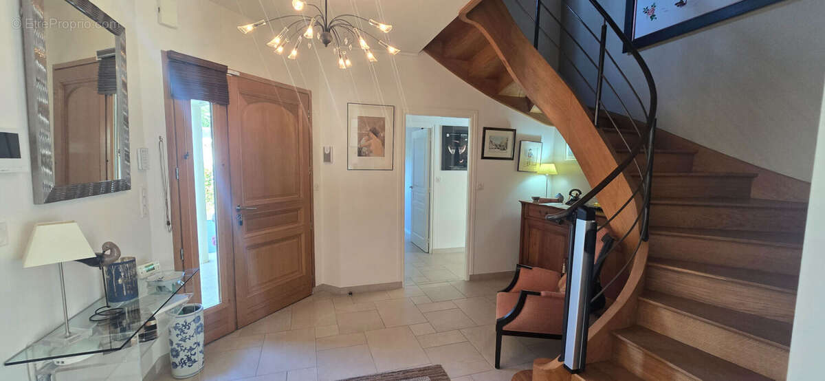 Fouesnant, Beg-Meil, très jolie contemporaine de 205 m² environ, bourg et plages à pied ! - photo 2