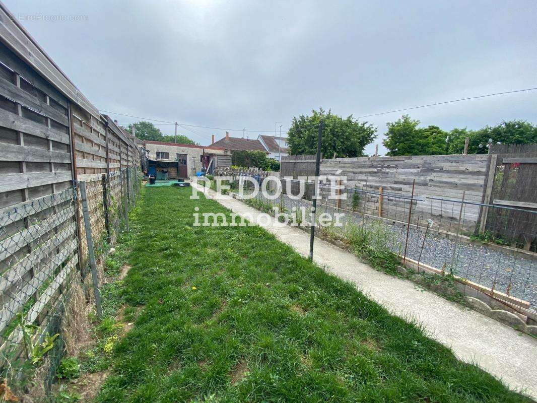Maison T5 avec jardin et garages - photo 7