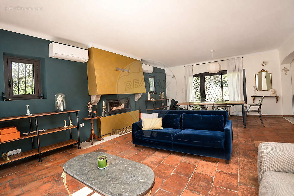 Maison à ROQUEFORT-LES-PINS