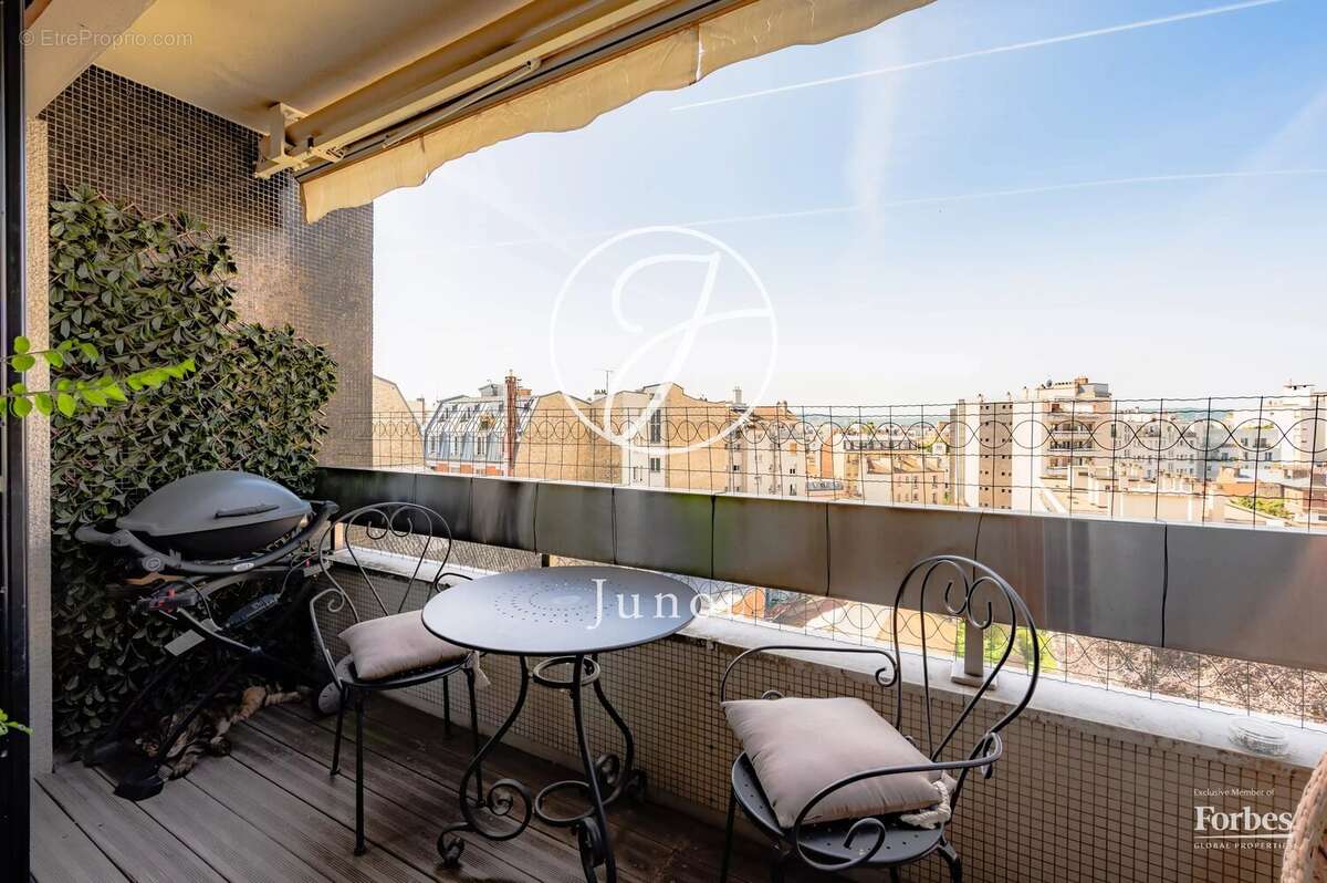 Appartement à PARIS-16E