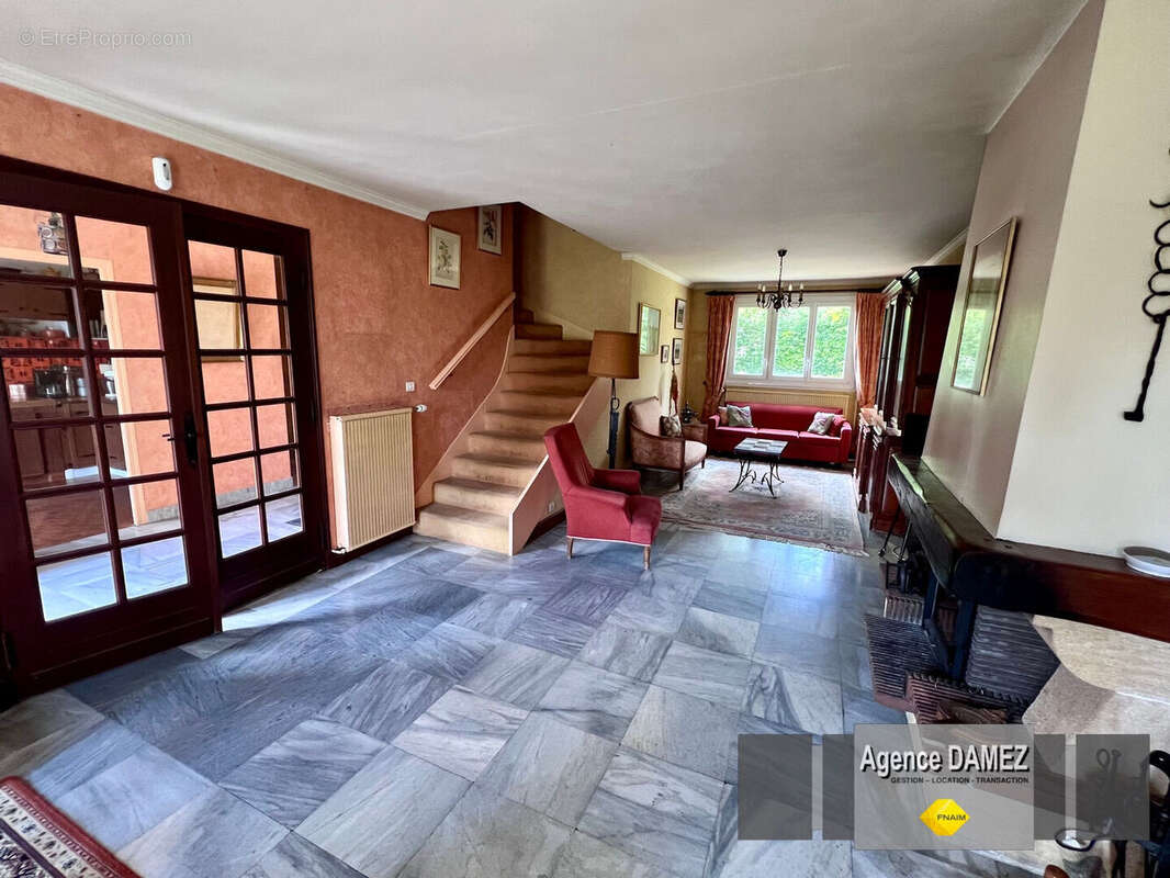 DOURDAN 3 km - SAINTE-MESME - Maison traditionnelle 8 pièces - 161 m² habitables - Terrain clos de 872 m² - photo 3