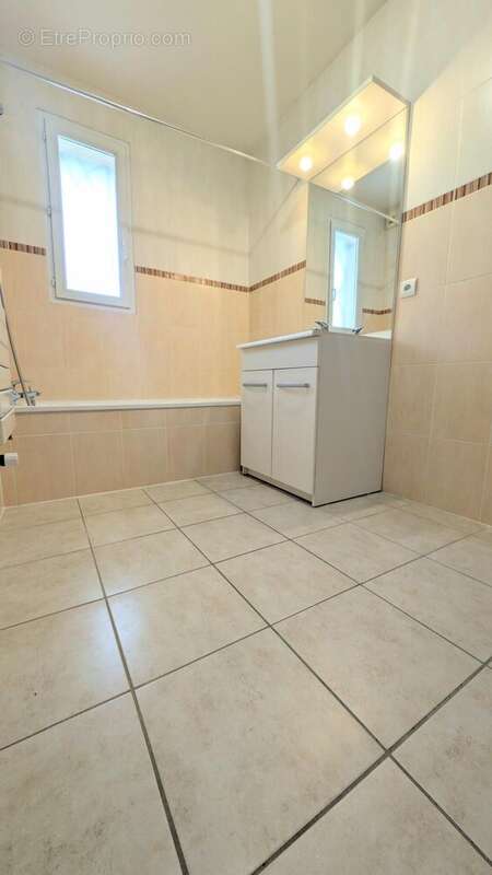 Photo 9 - Appartement à SAINT-DENIS-LES-BOURG