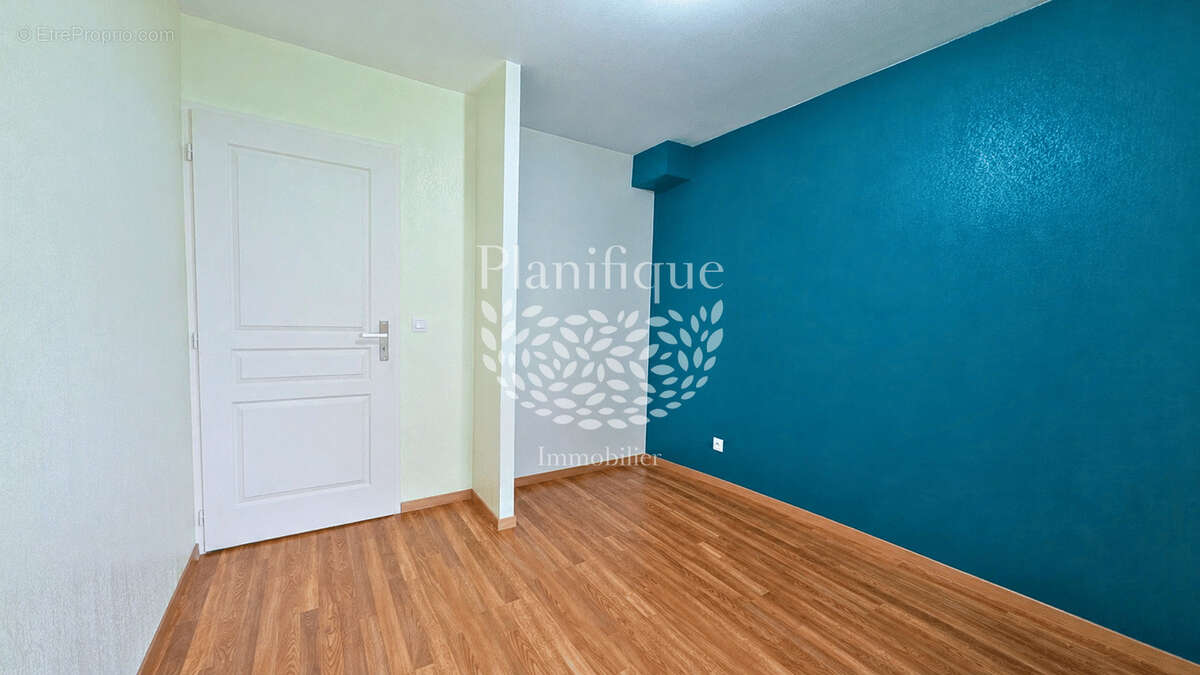 Appartement à CRUSEILLES