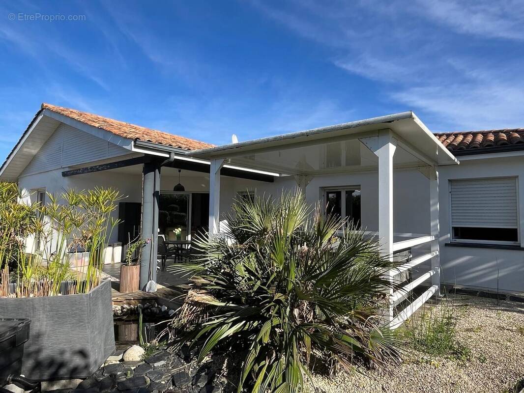 Maison à PARENTIS-EN-BORN