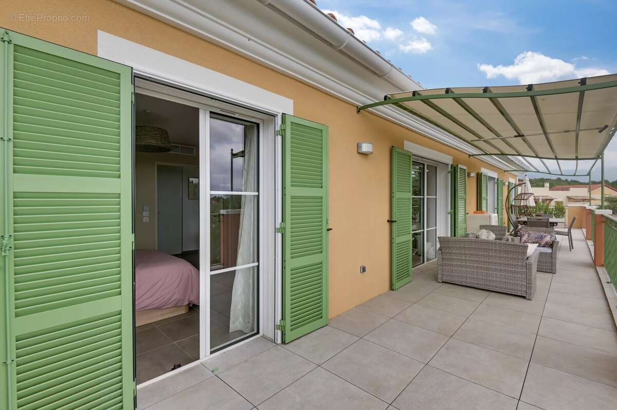 Appartement à ROQUEFORT-LES-PINS