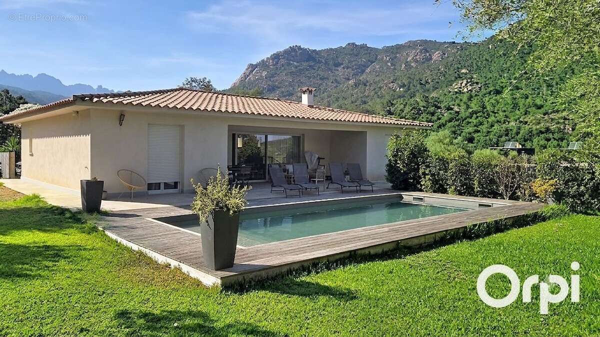 A vendre - Villa contemporaine avec piscine et appartement indépendant - photo 11