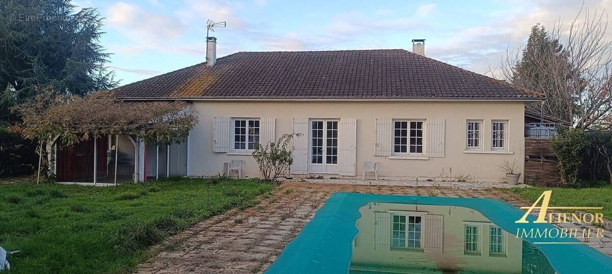 Maison à SIGOULES