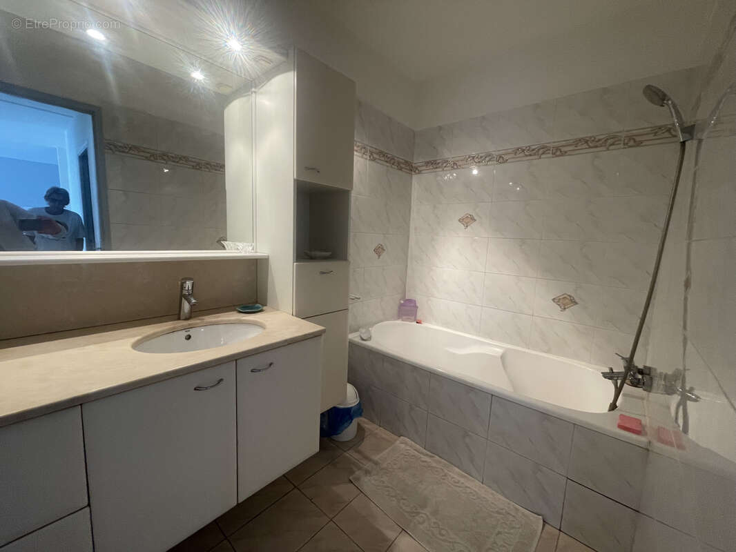 2P, 57m2 + grand balcon , au calme, vue dégagée et verdoyante, parking sous-sol, proche commerces - photo 8