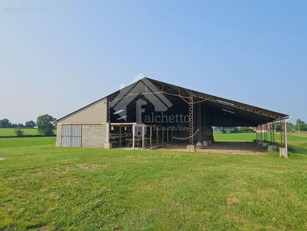 Maison à MONTAIGU-LE-BLIN