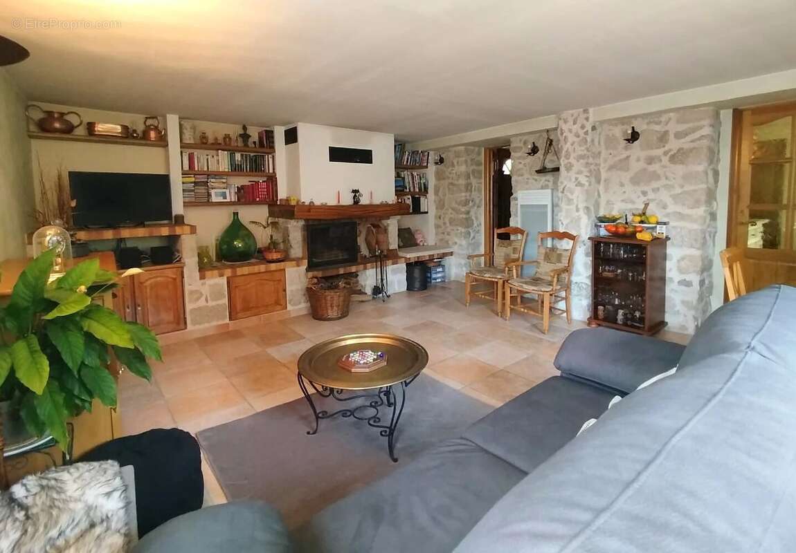 Maison à TOURRETTE-LEVENS