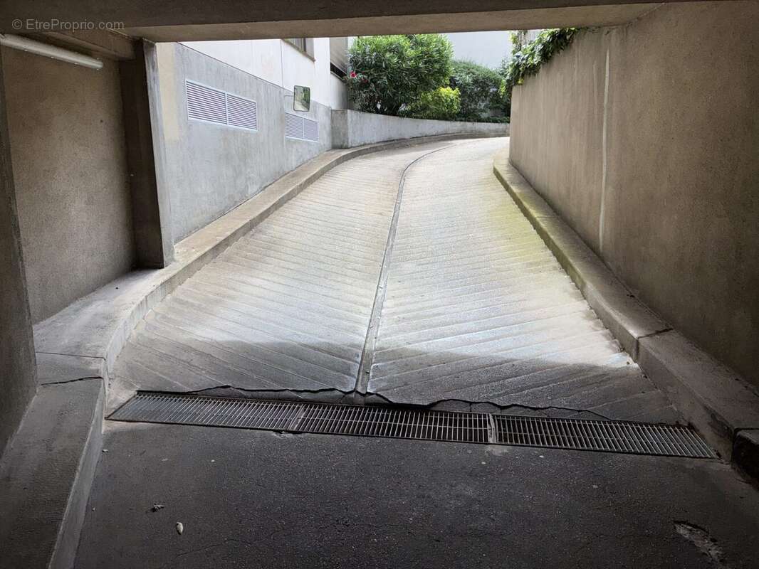 Parking à PARIS-15E