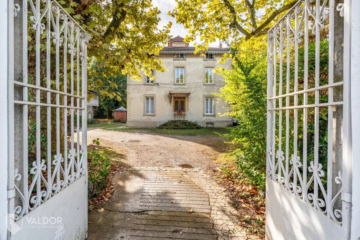 Maison à SATHONAY-CAMP