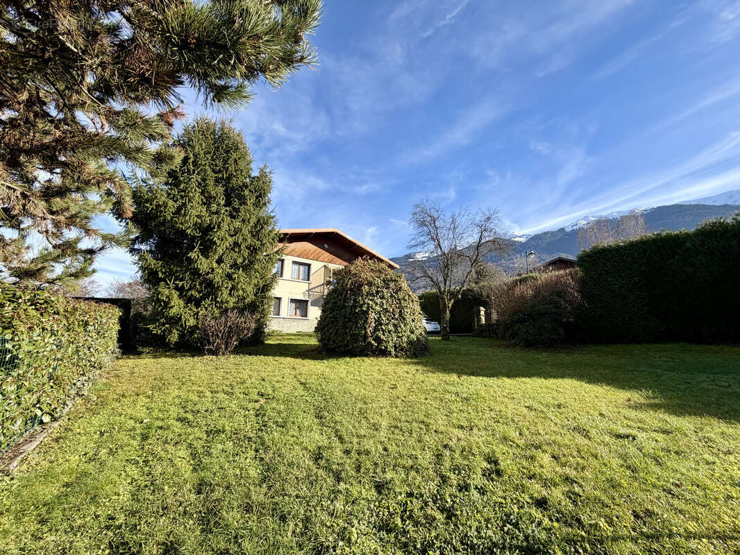 Maison à SAINTE-HELENE-SUR-ISERE