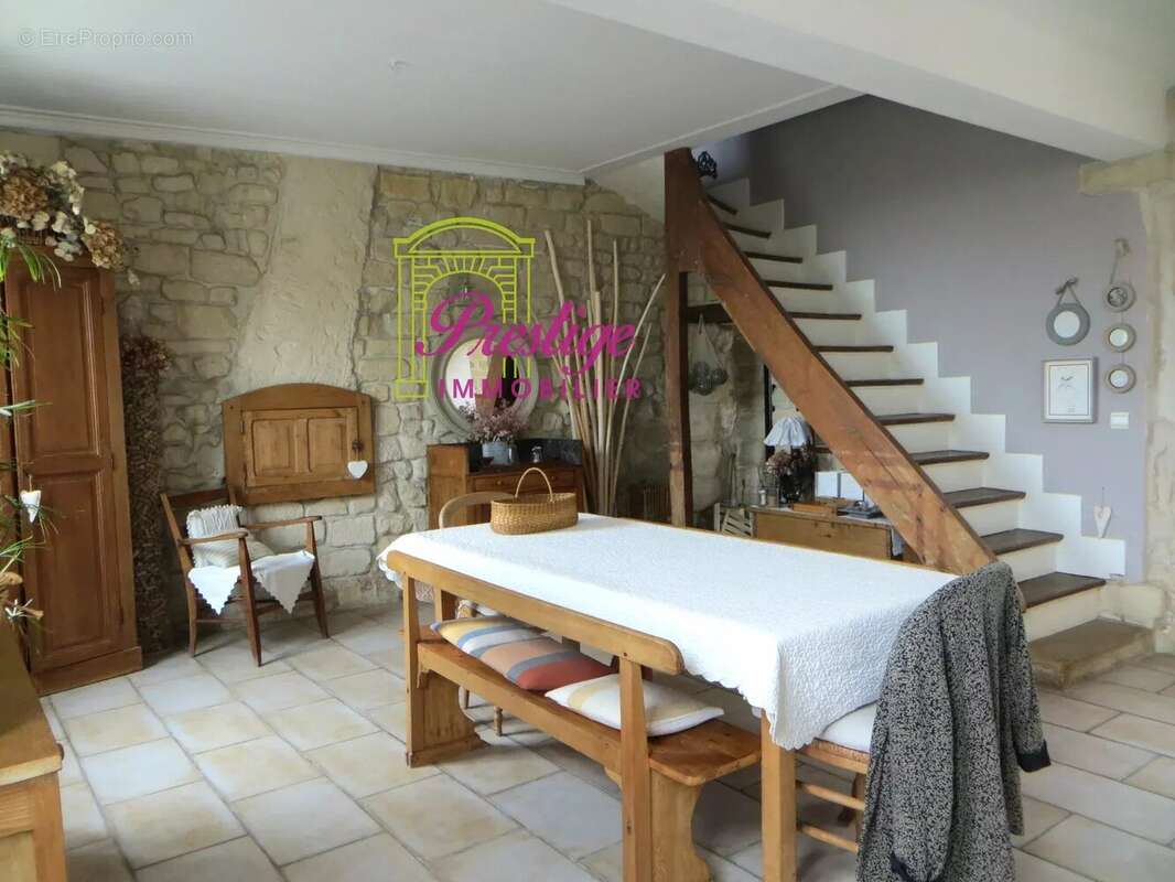 Maison à LE MESNIL-LE-ROI