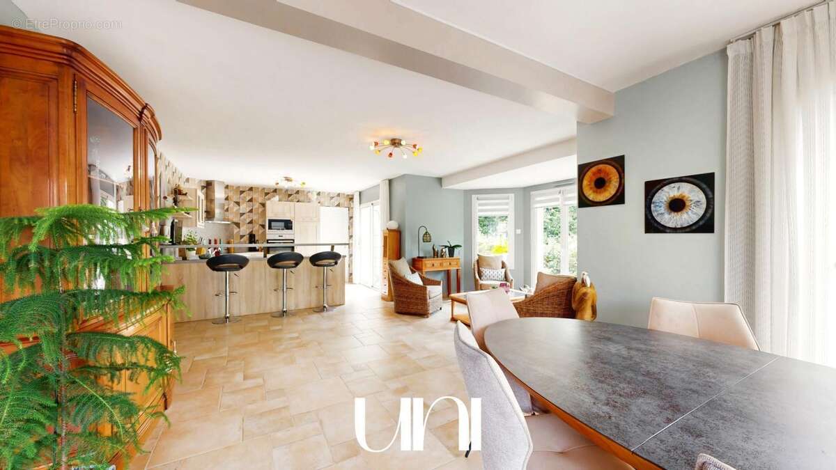 Maison à CORMELLES-LE-ROYAL