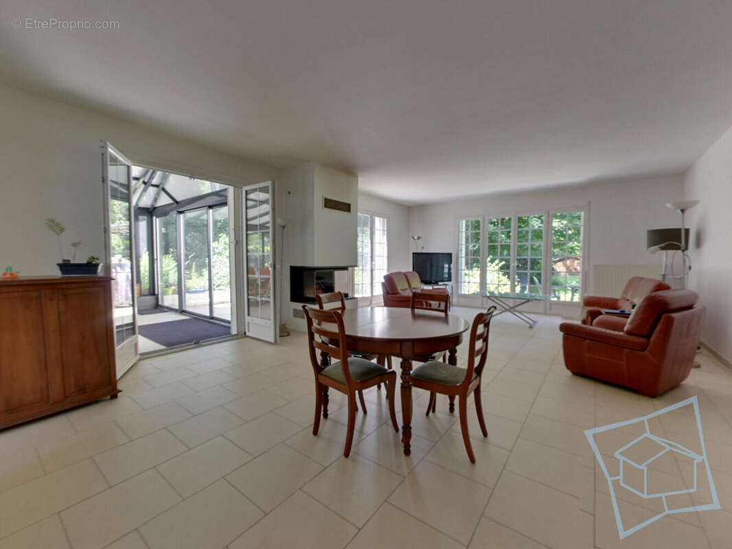 Maison à DAMPIERRE-EN-YVELINES