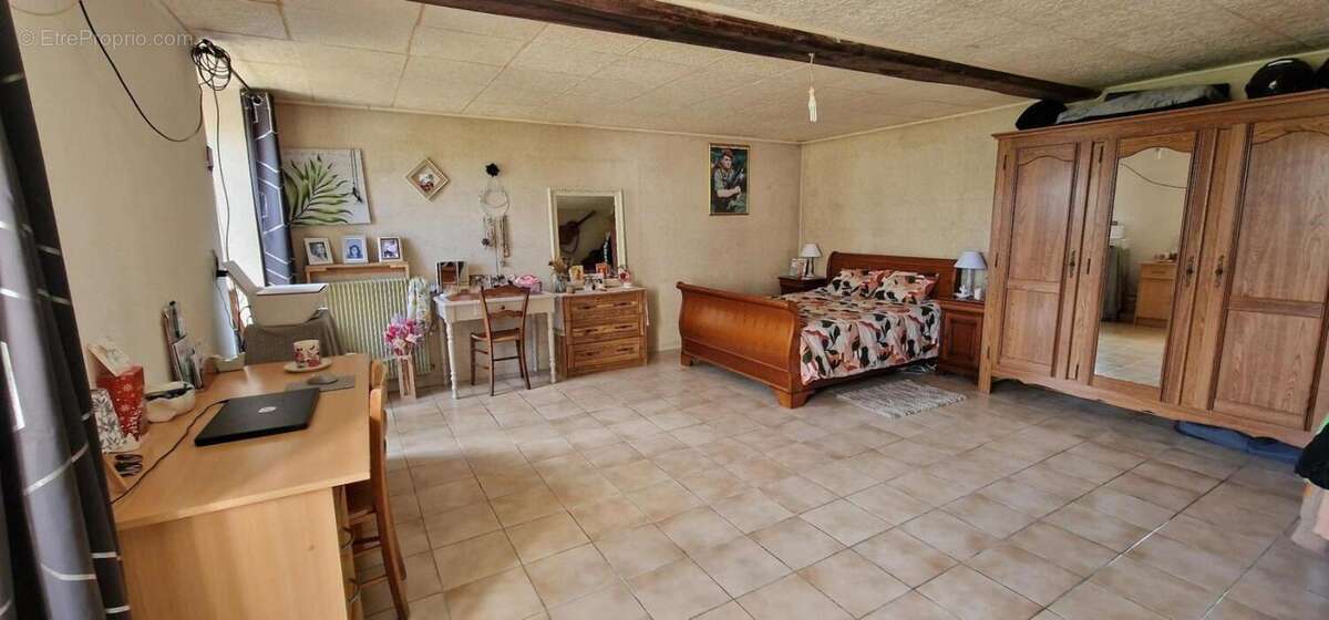 À quelques minutes de Thouars – Maison familiale avec jardin clos, garage et potentiel d'agrandissement - photo 4