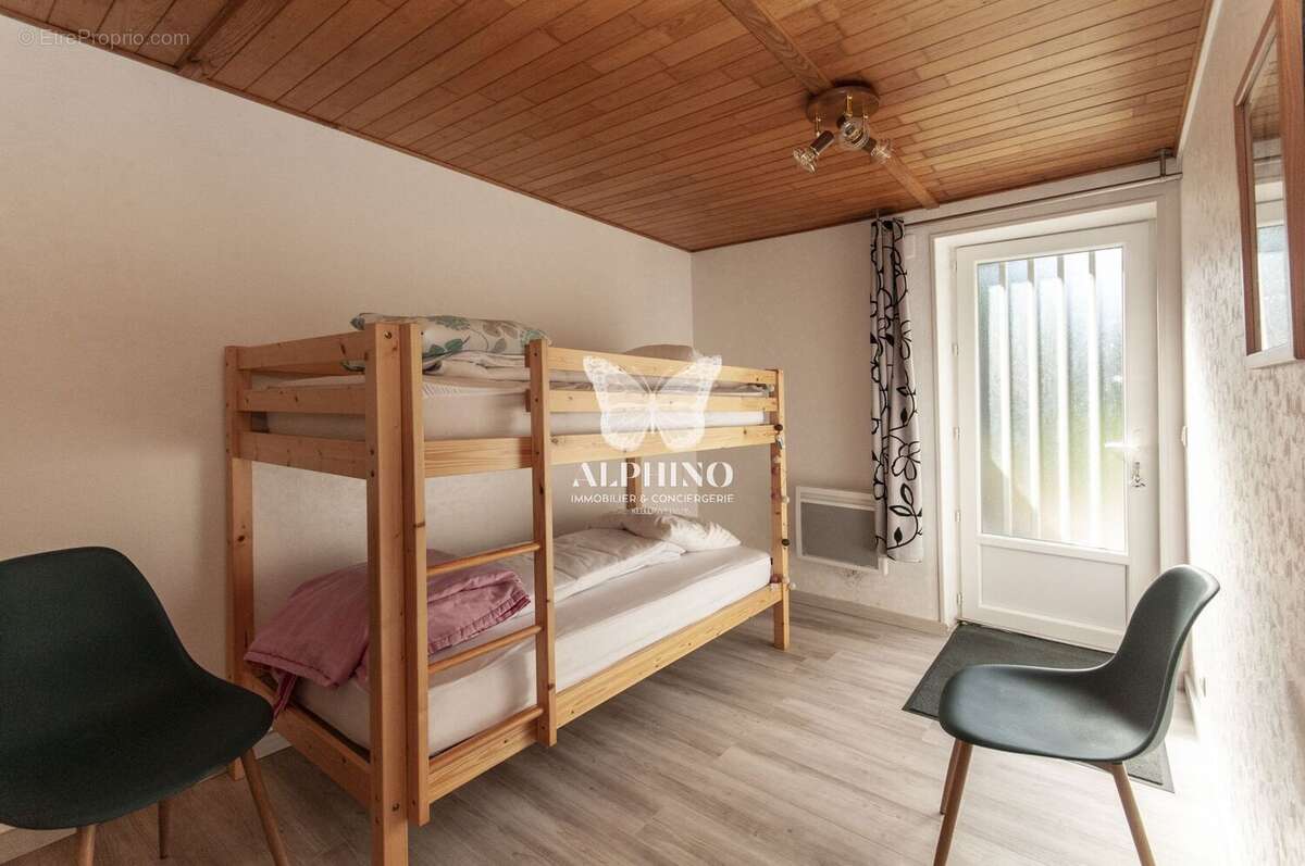 Maison à SAINT-MARTIAL-DE-VALETTE