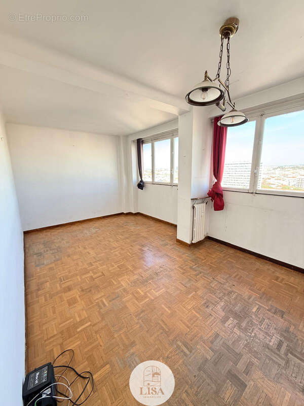 Appartement à MARSEILLE-5E