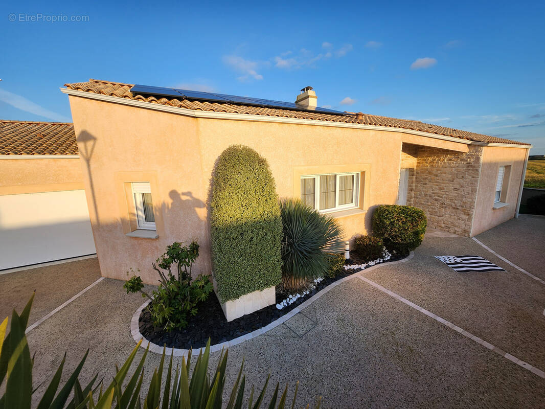 Maison à SAINTE-GEMME-LA-PLAINE