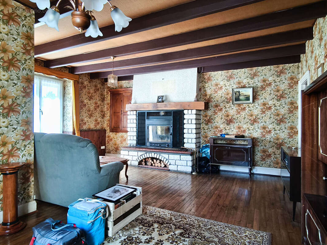 Maison à CHAMPAGNE-LE-SEC