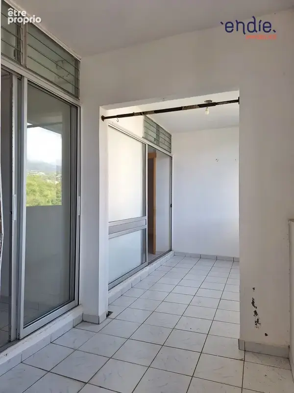 Appartement 4 pièces 70 m² à vendre à Basse-Terre (97100) - photo 2