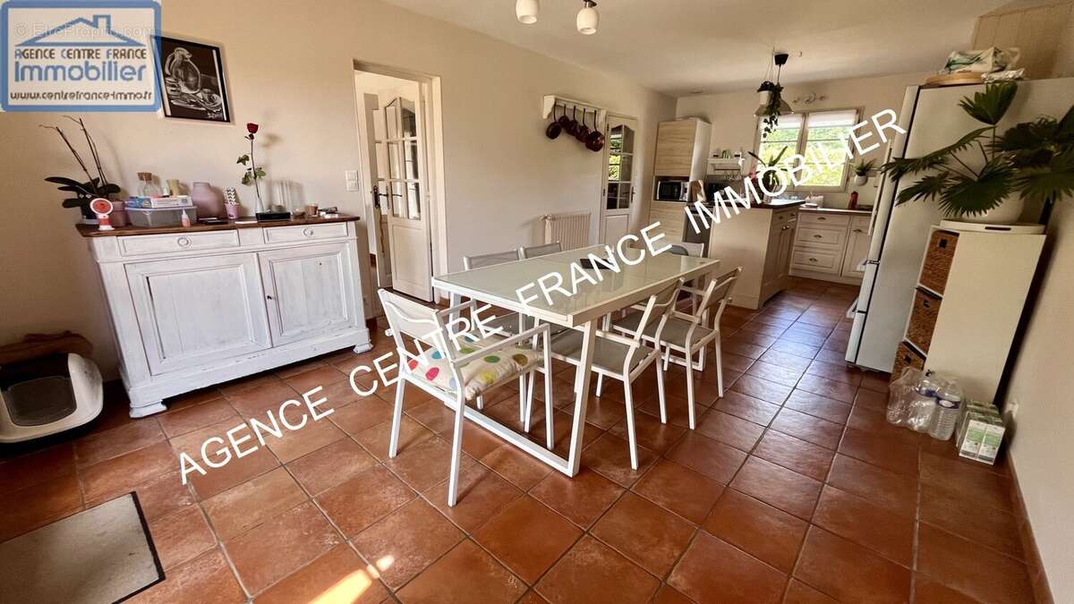 DPE C. A 10mns au sud de Bourges. Maison de 4 chambres avec piscine et jardin - photo 3