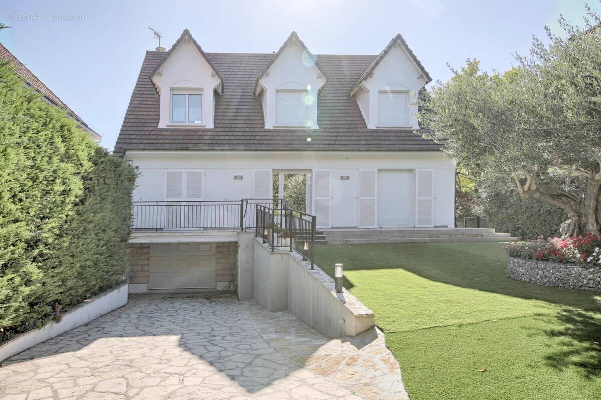 Maison à SAINT-MAUR-DES-FOSSES