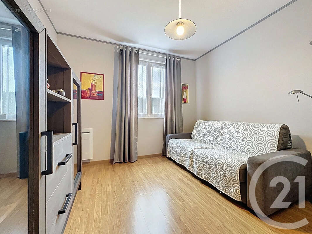 Maison à LES ECRENNES