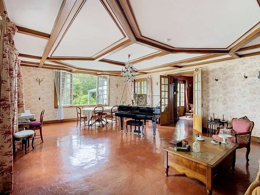 Maison à CHERISY