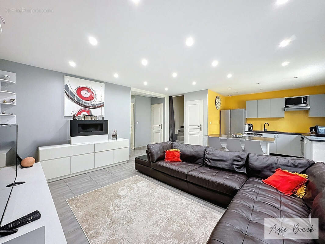 Maison à REVENTIN-VAUGRIS