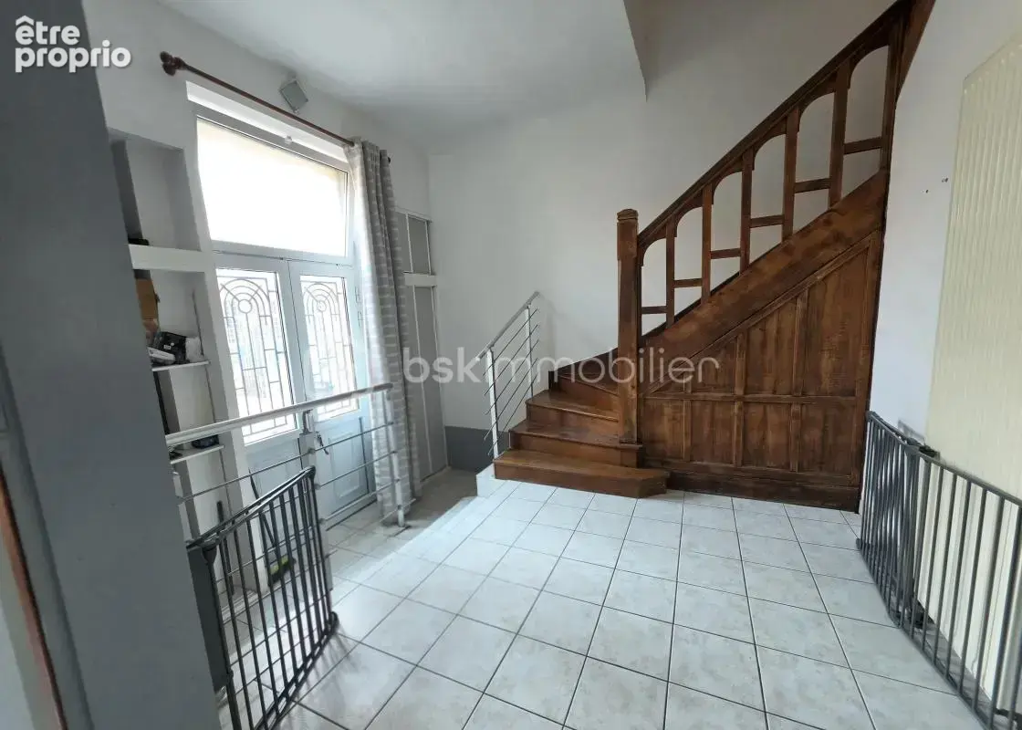 Maison de caractère, 7 chambres avec jardin et stationnement… en plein centre de saint-quentin ! - photo 5
