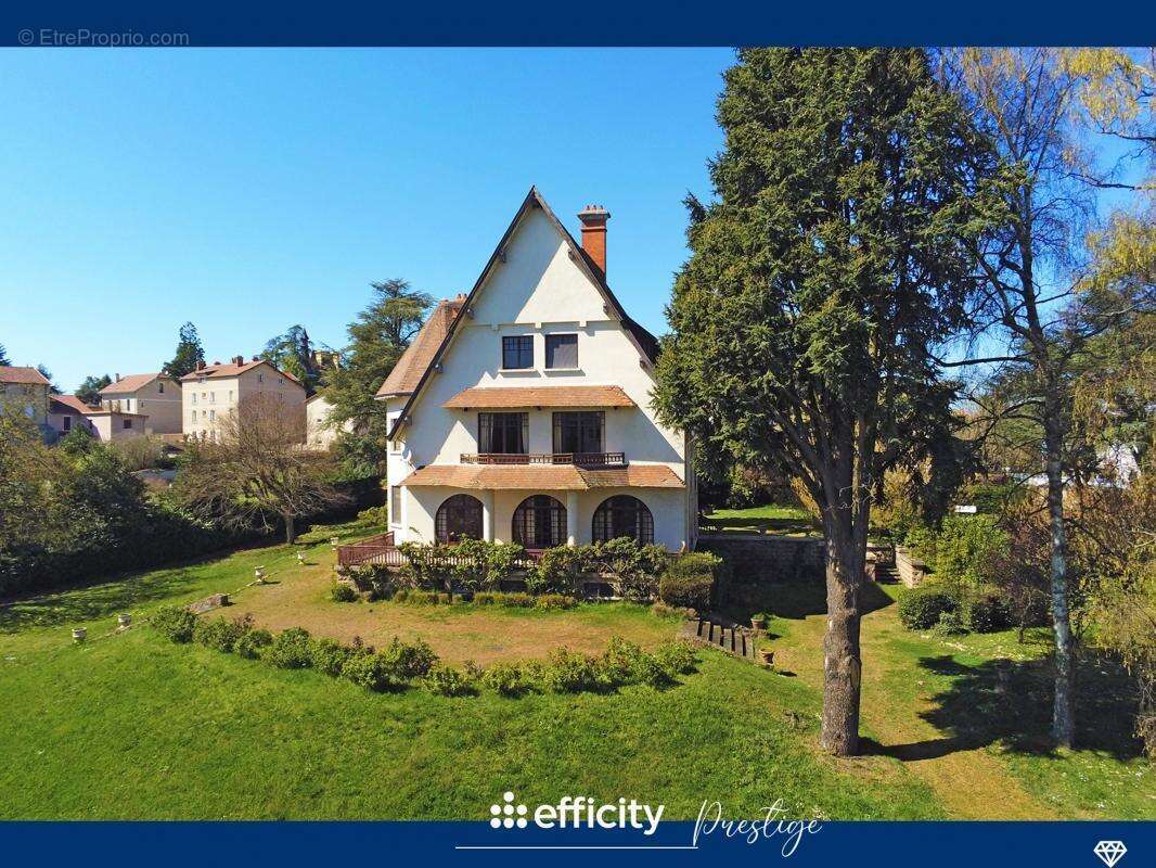 Maison à CHAZELLES-SUR-LYON
