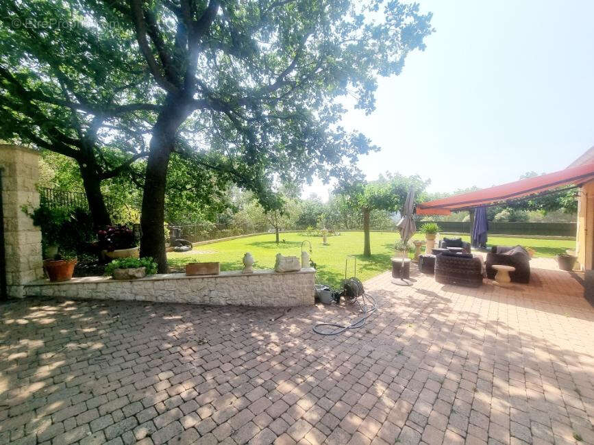 Draguignan villa F6 197m2 piscine garage terrasse 3800m terrain 795000€ crn2373 DPE A - photo 9