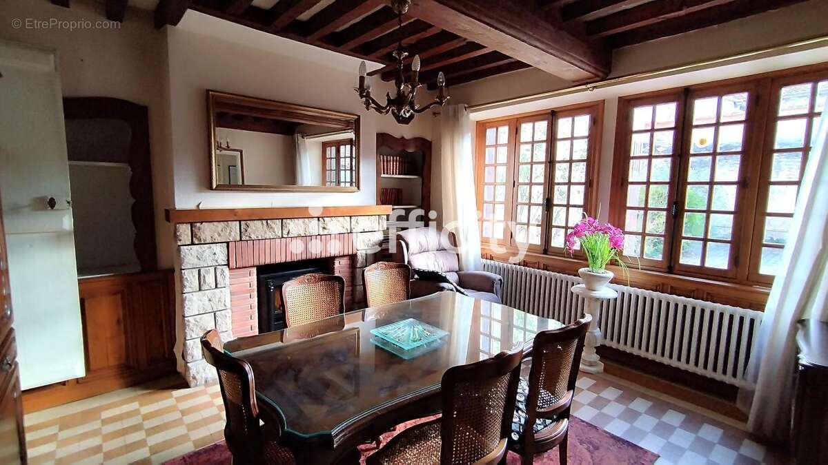 Maison à AIGUEPERSE