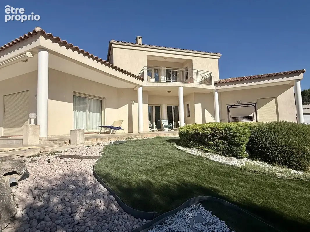 Villa d'architecte 202m2 + dépendances - Parc arboré de 2512m2 - Piscine Allauxch - photo 2