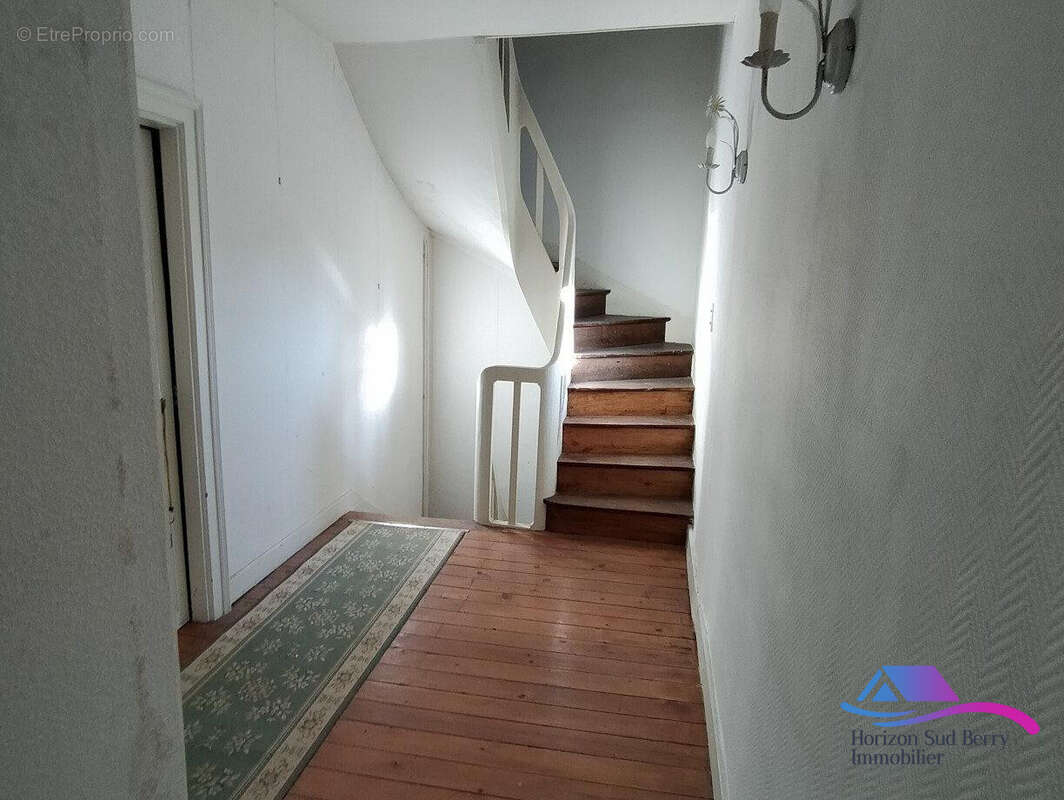 palier - Maison à SAINTE-SEVERE-SUR-INDRE