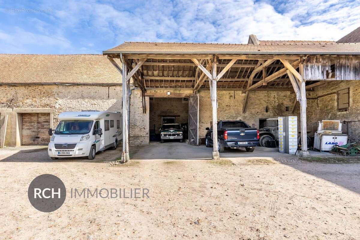 Maison à LA QUEUE-LES-YVELINES