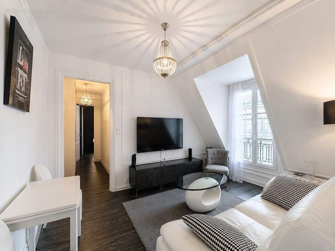Appartement à PARIS-2E