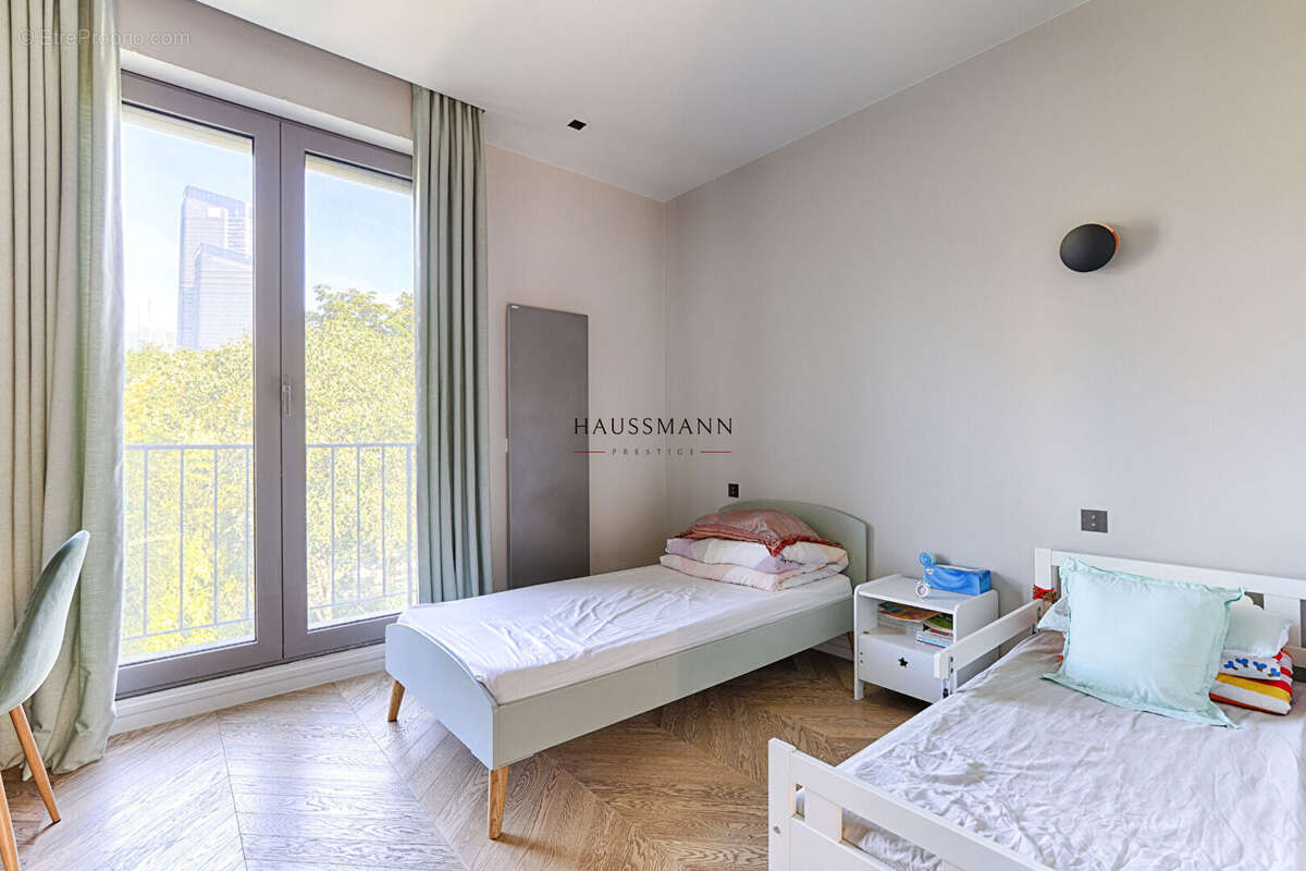 Appartement à NEUILLY-SUR-SEINE