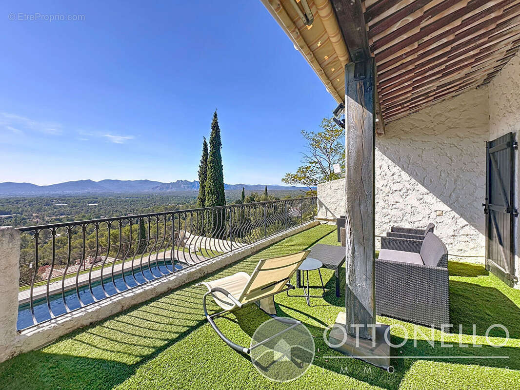 Maison à ROQUEBRUNE-SUR-ARGENS