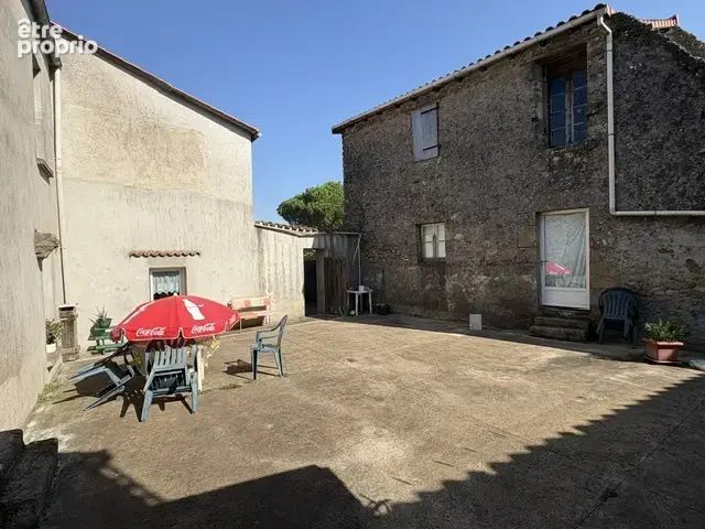 A vendre à Tiffauges belle maison de bourg 112 m2 +dépendance +terrain constructible 194000 frais d'agence inc - photo 17